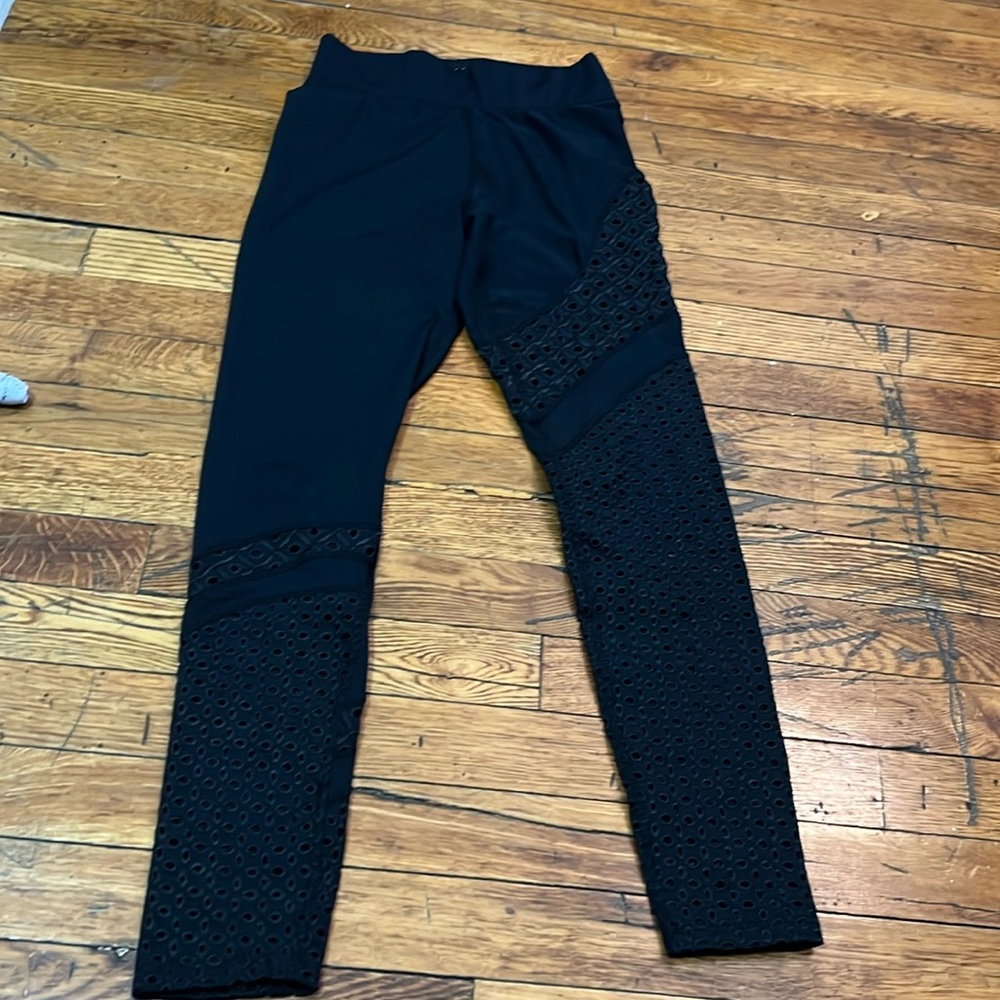 Carbon38 lettings with leg cutout detailing
